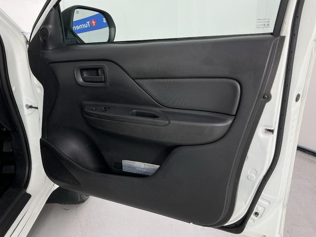 Photo '15' of Mitsubishi Triton Photo '15' of Mitsubishi Triton