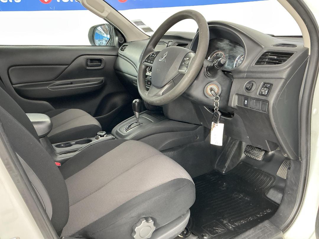 Photo '16' of Mitsubishi Triton Photo '16' of Mitsubishi Triton