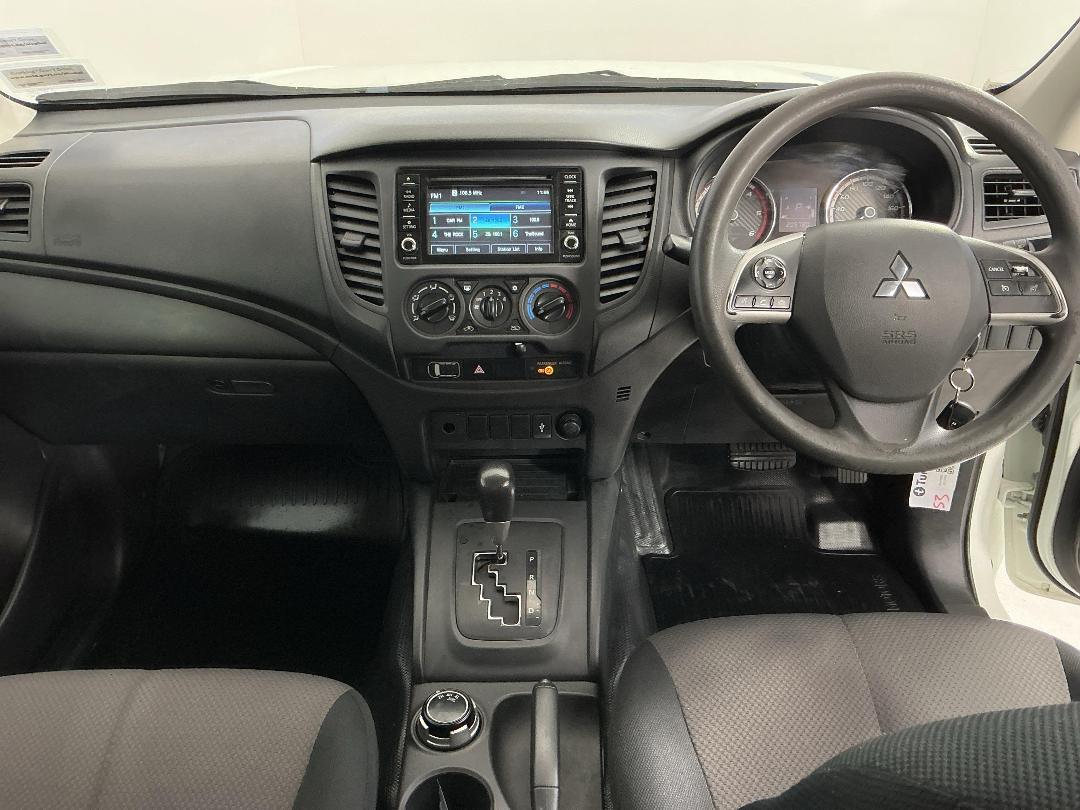 Photo '17' of Mitsubishi Triton Photo '17' of Mitsubishi Triton