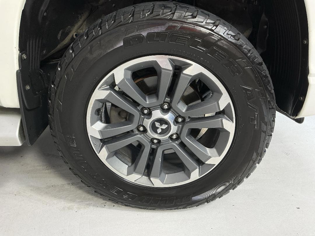 Photo '9' of Mitsubishi Triton