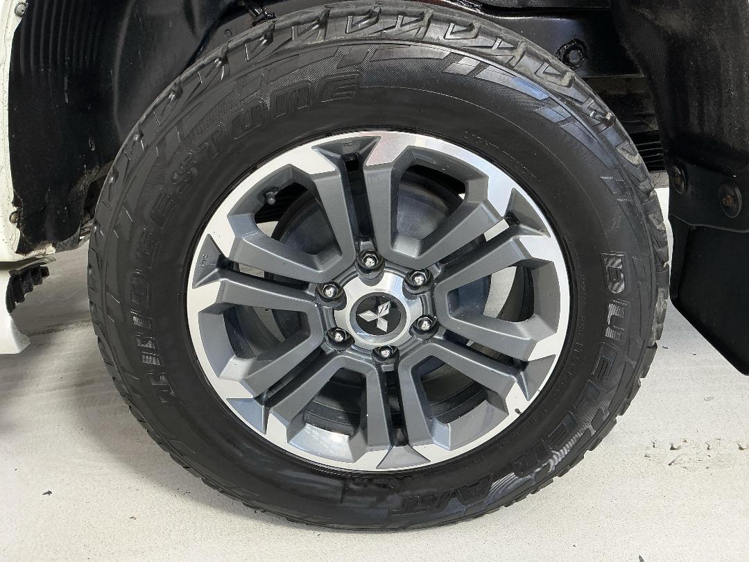 Photo '11' of Mitsubishi Triton