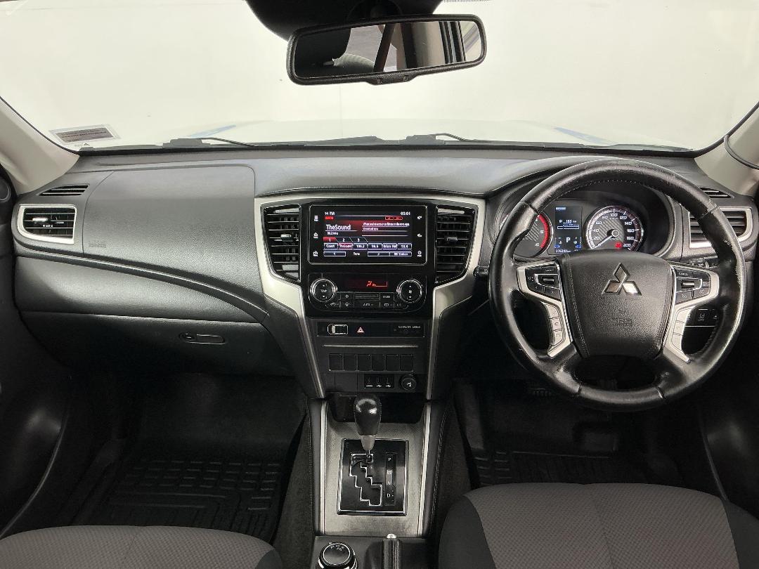 Photo '17' of Mitsubishi Triton