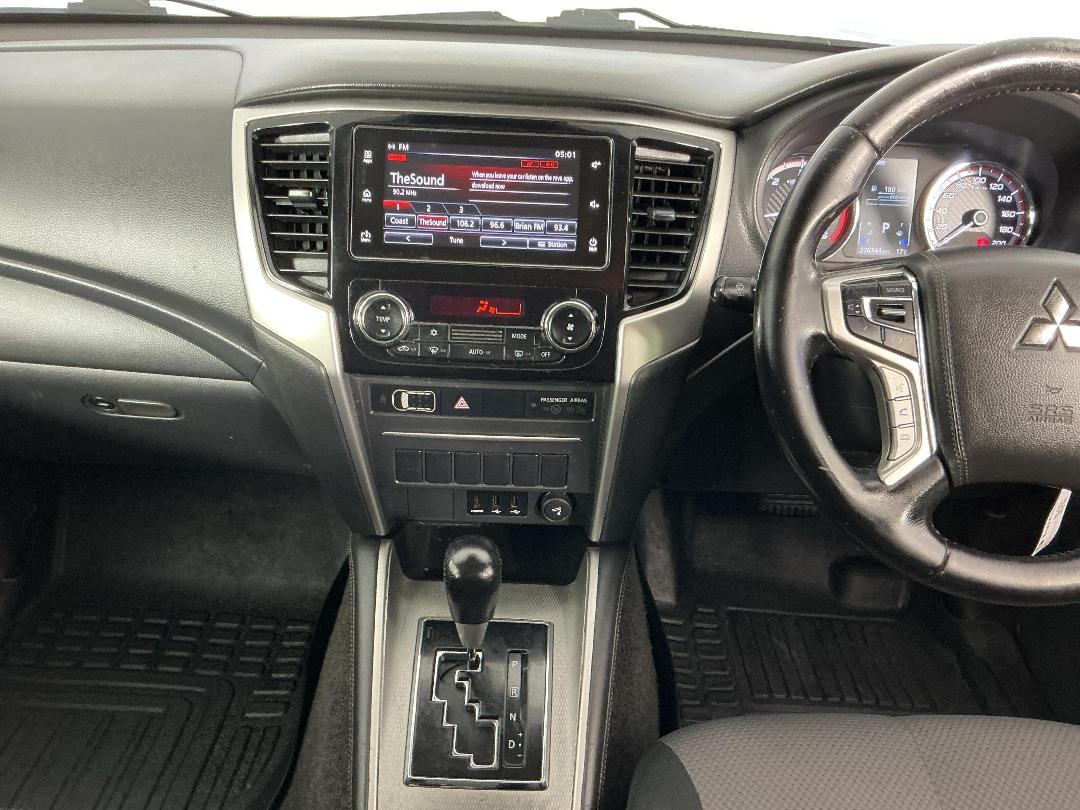 Photo '18' of Mitsubishi Triton