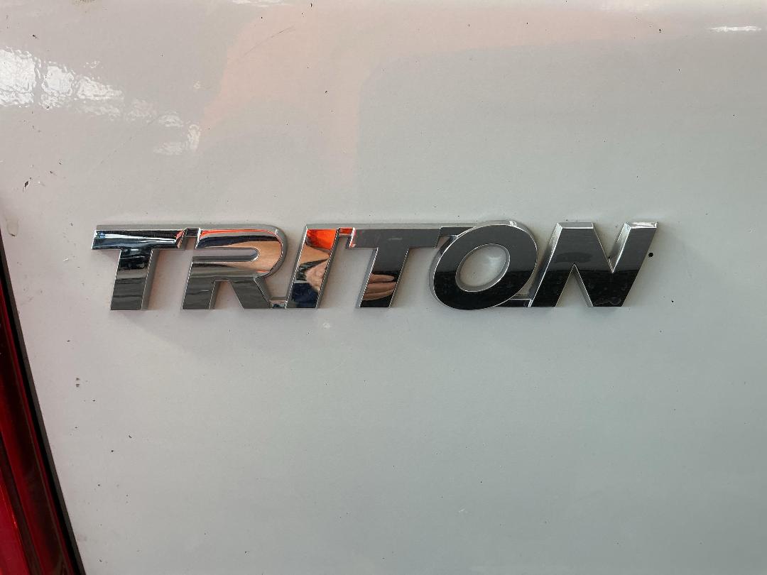Photo '29' of Mitsubishi Triton