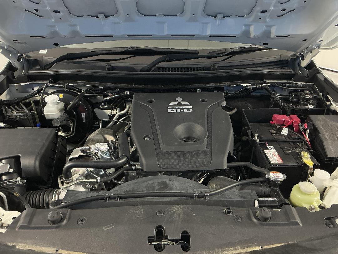 Photo '13' of Mitsubishi Triton