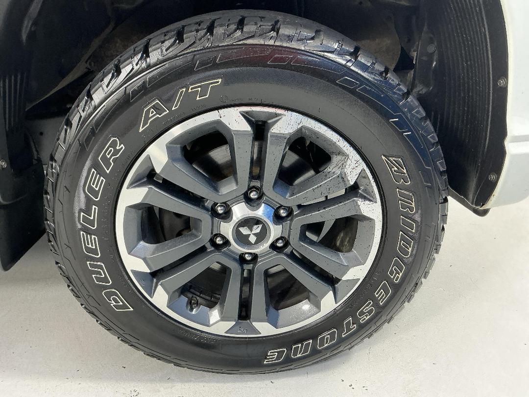 Photo '9' of Mitsubishi Triton