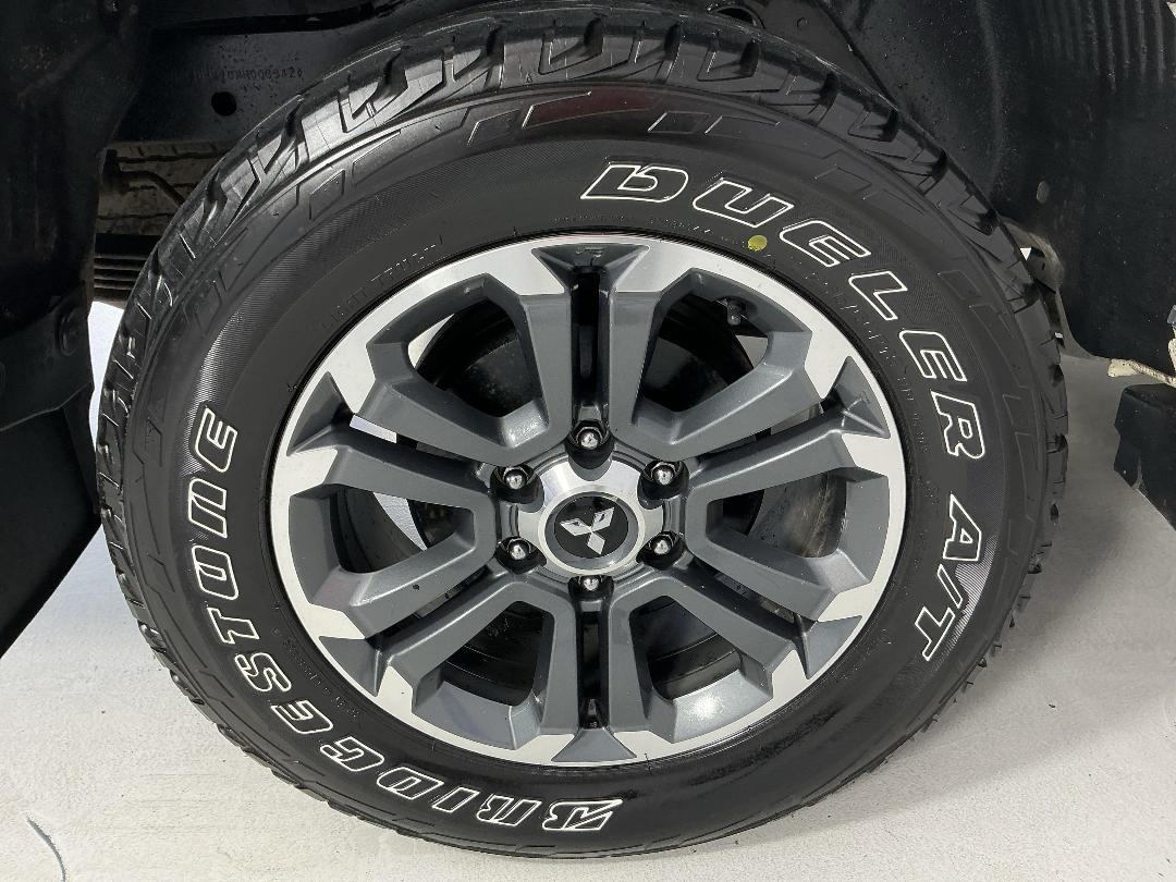 Photo '12' of Mitsubishi Triton