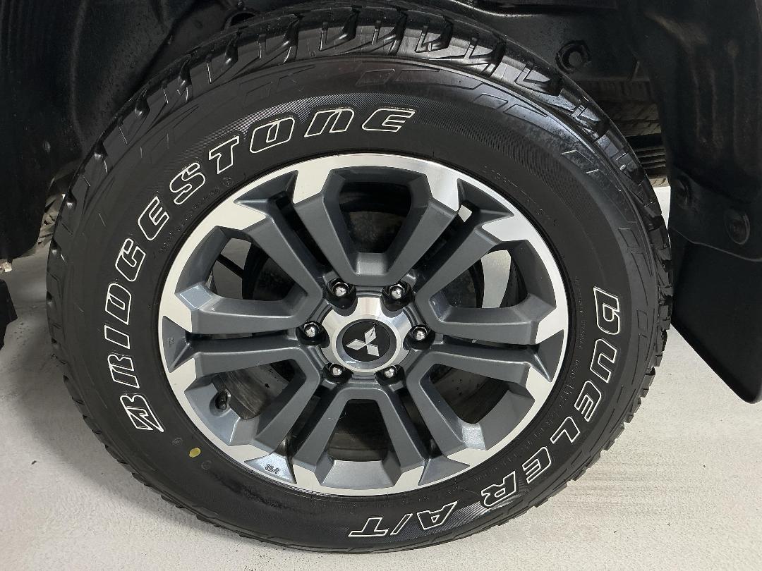 Photo '11' of Mitsubishi Triton