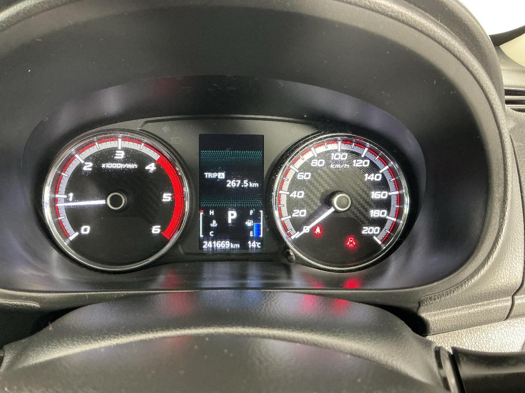 Photo '21' of Mitsubishi Triton