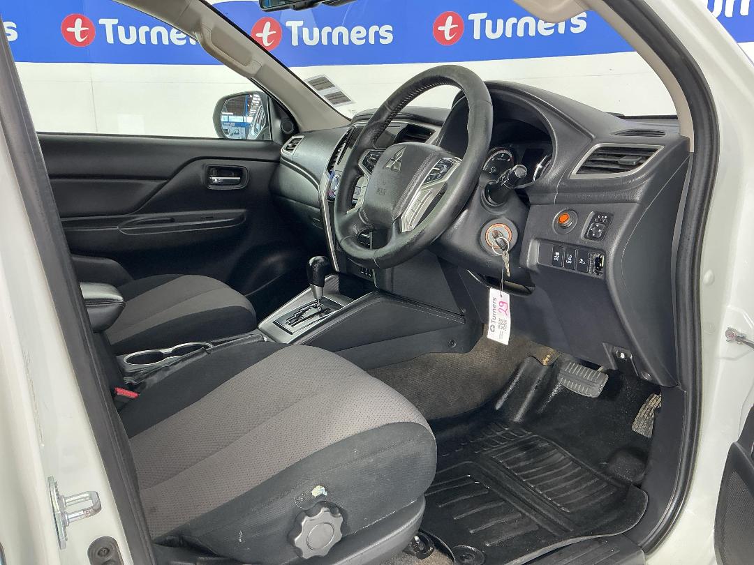 Photo '16' of Mitsubishi Triton