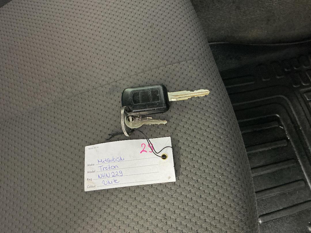 Photo '22' of Mitsubishi Triton