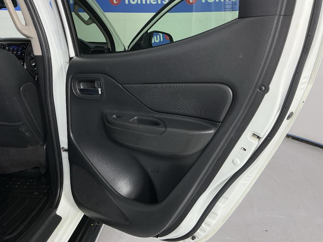 Photo '19' of Mitsubishi Triton