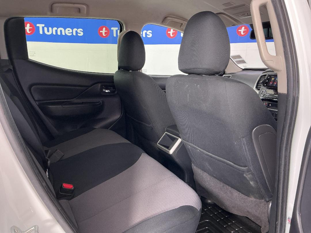 Photo '20' of Mitsubishi Triton