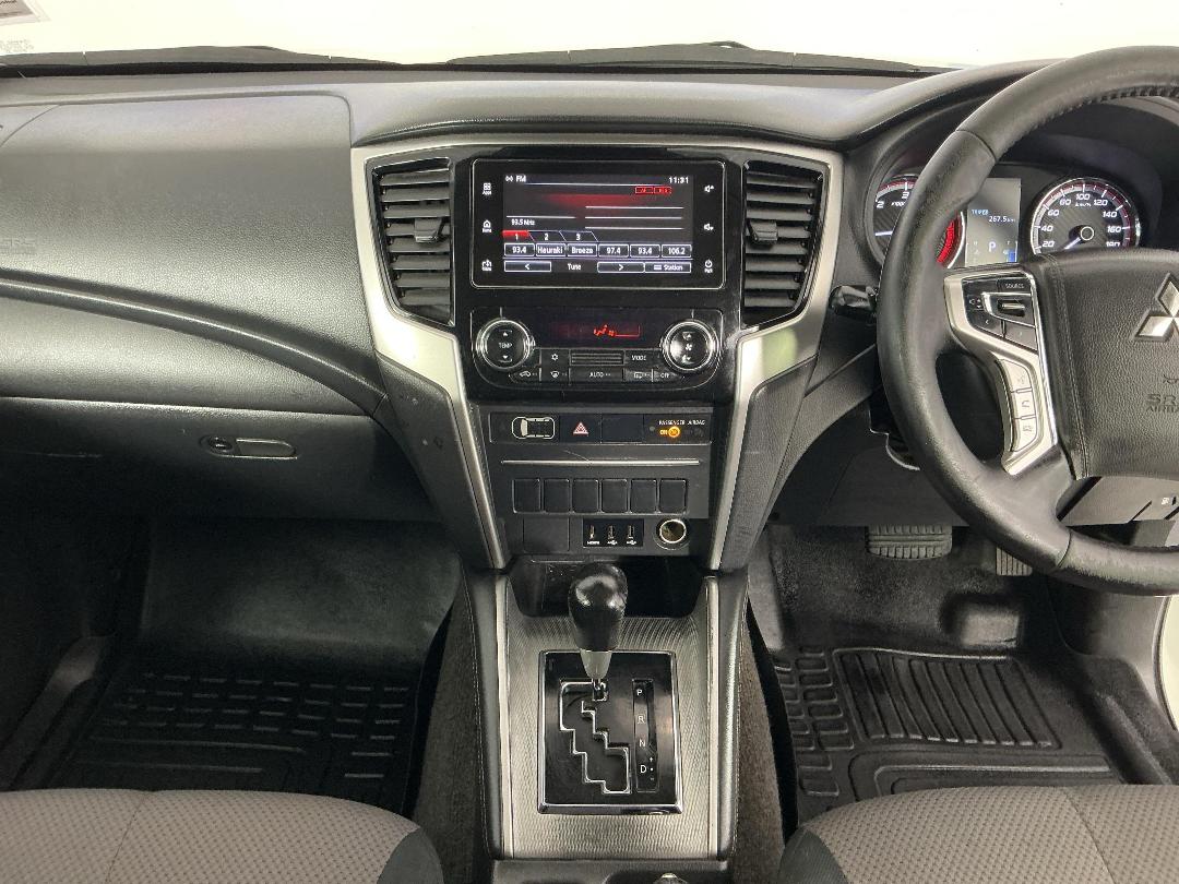 Photo '18' of Mitsubishi Triton