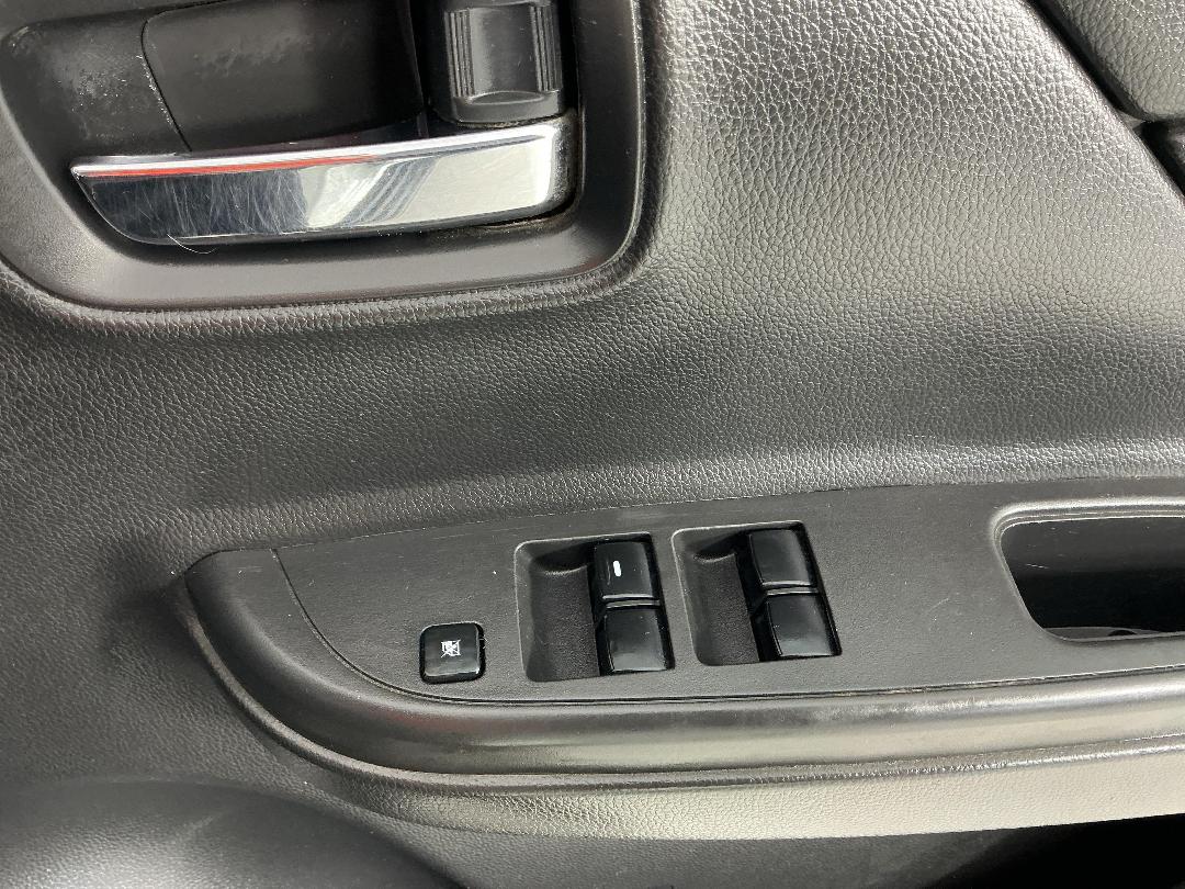 Photo '24' of Mitsubishi Triton