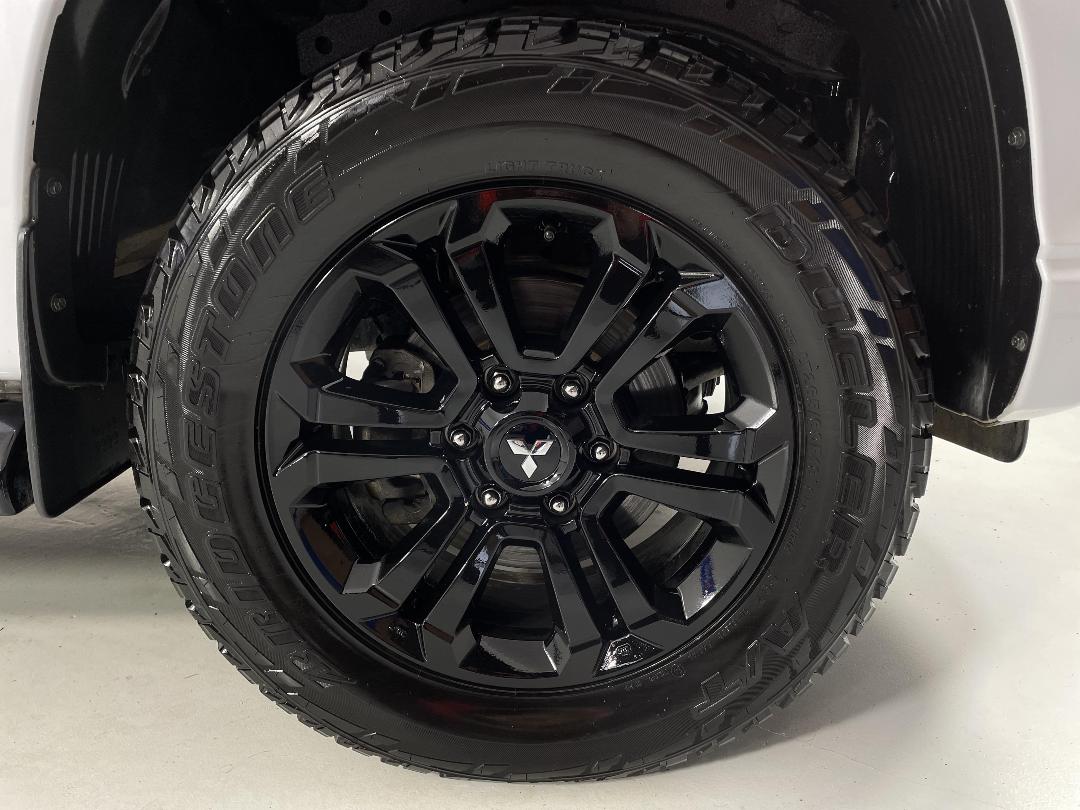 Photo '9' of Mitsubishi Triton