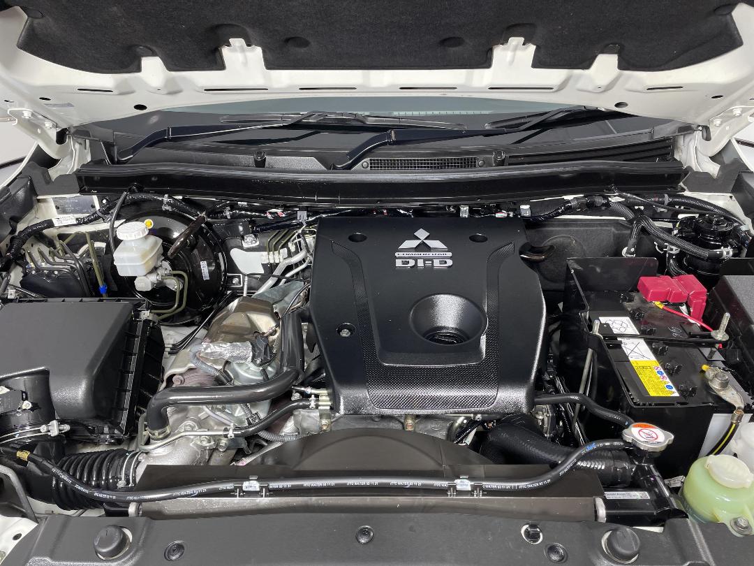 Photo '13' of Mitsubishi Triton