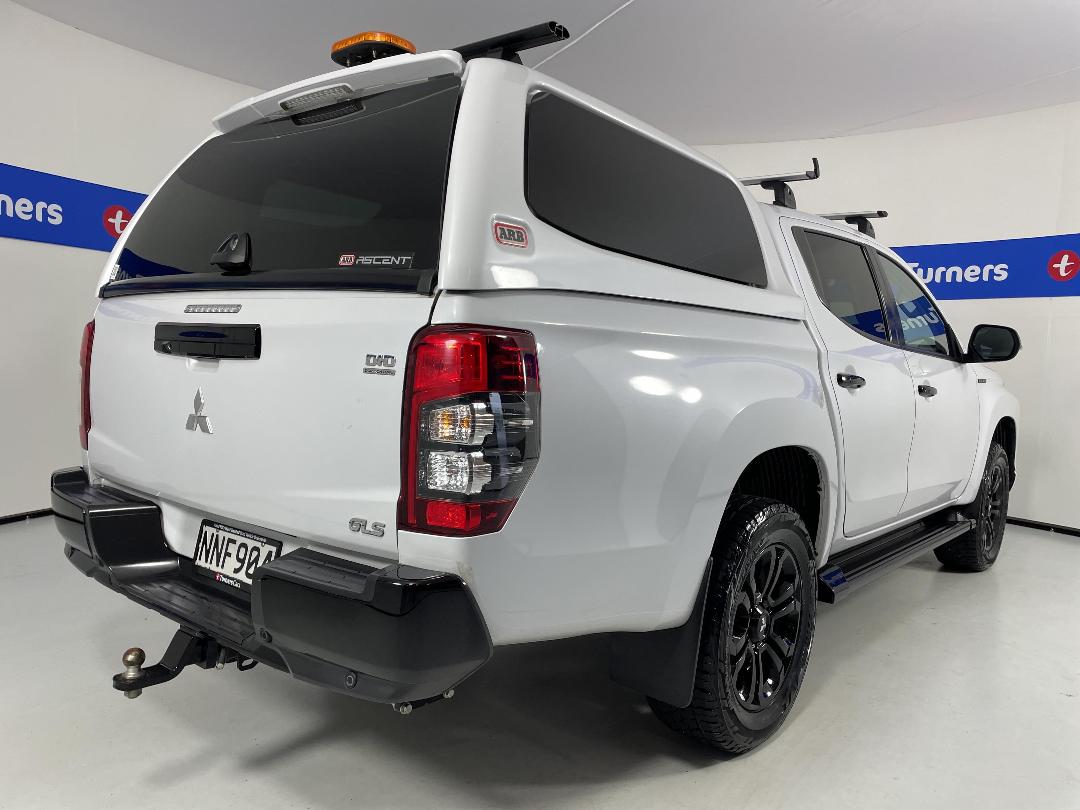 Photo '7' of Mitsubishi Triton