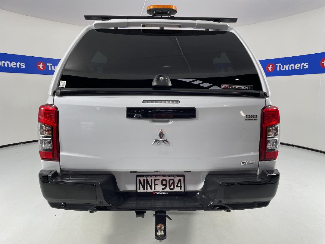 Photo '6' of Mitsubishi Triton