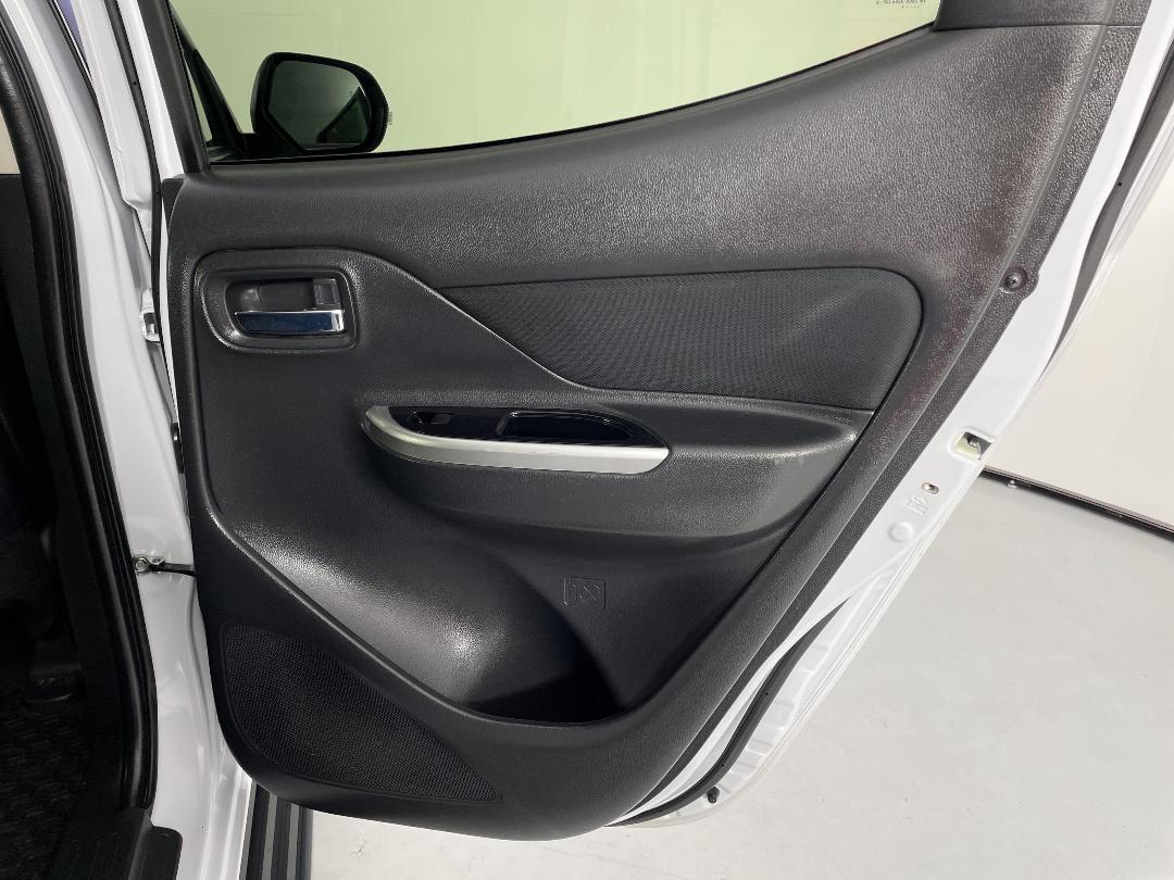 Photo '19' of Mitsubishi Triton