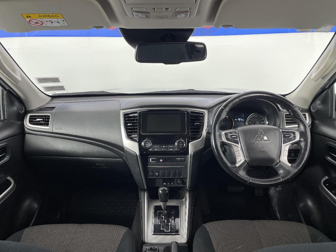 Photo '17' of Mitsubishi Triton