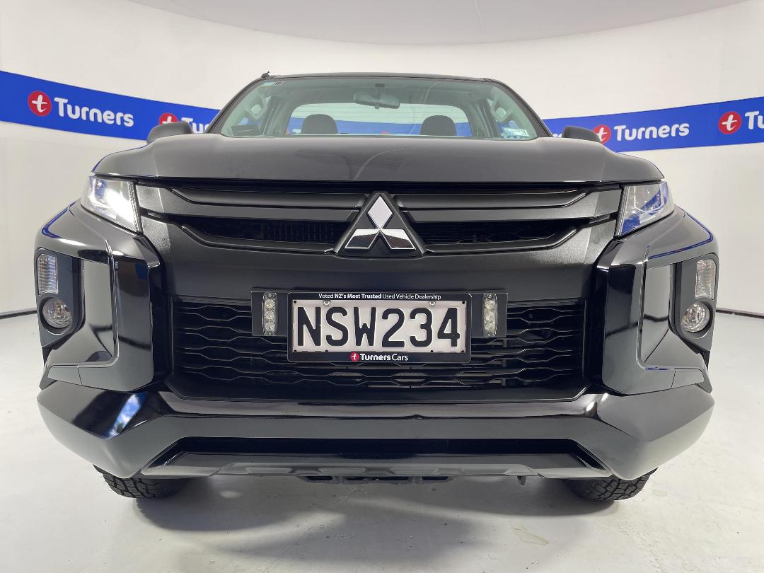 Photo '2' of Mitsubishi Triton