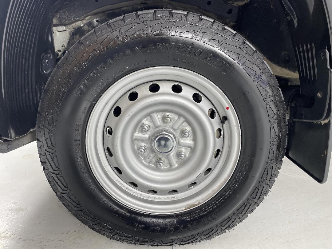 Photo '10' of Mitsubishi Triton