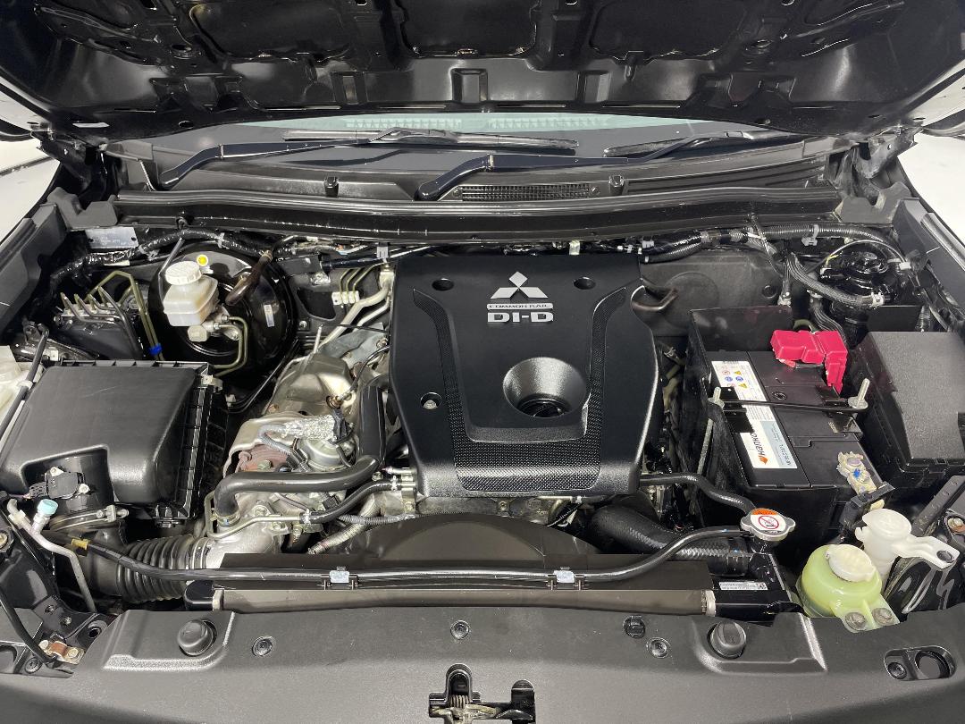 Photo '13' of Mitsubishi Triton