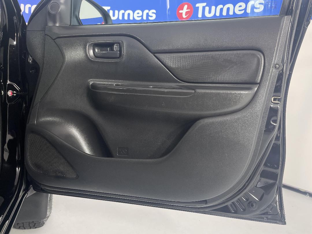 Photo '15' of Mitsubishi Triton