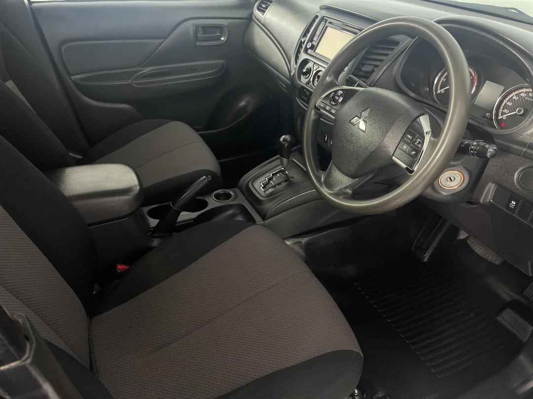 Photo '16' of Mitsubishi Triton