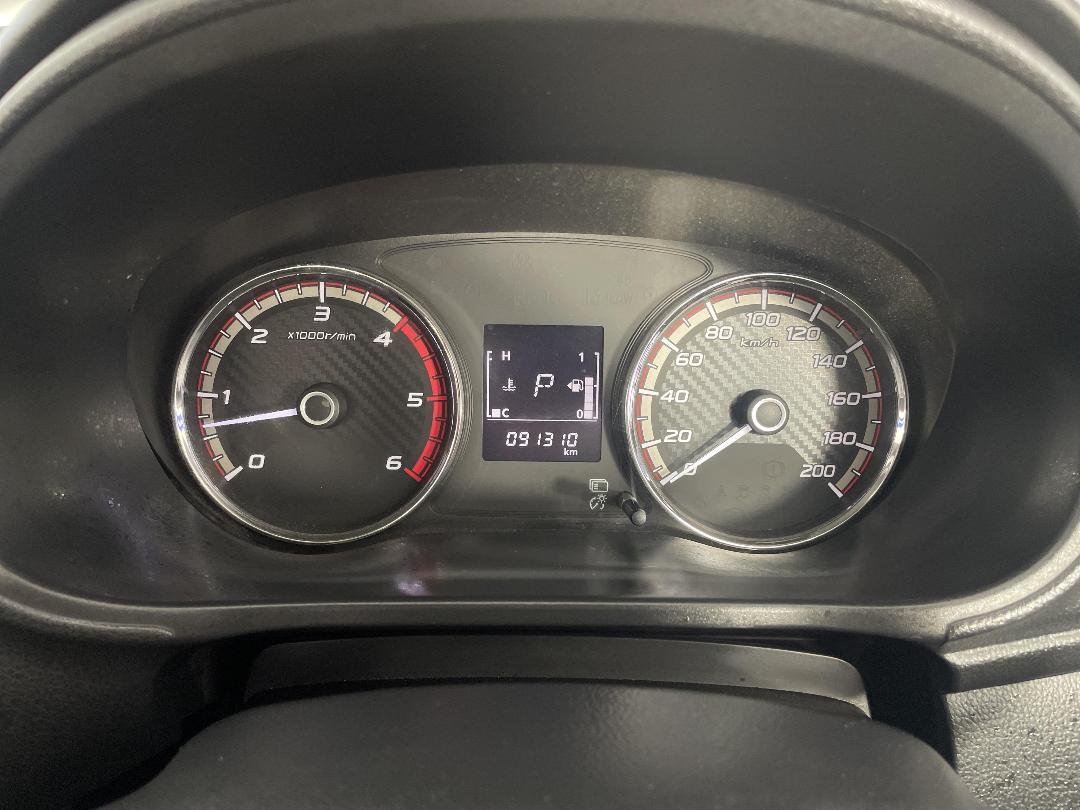 Photo '19' of Mitsubishi Triton