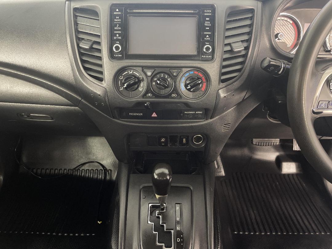 Photo '18' of Mitsubishi Triton