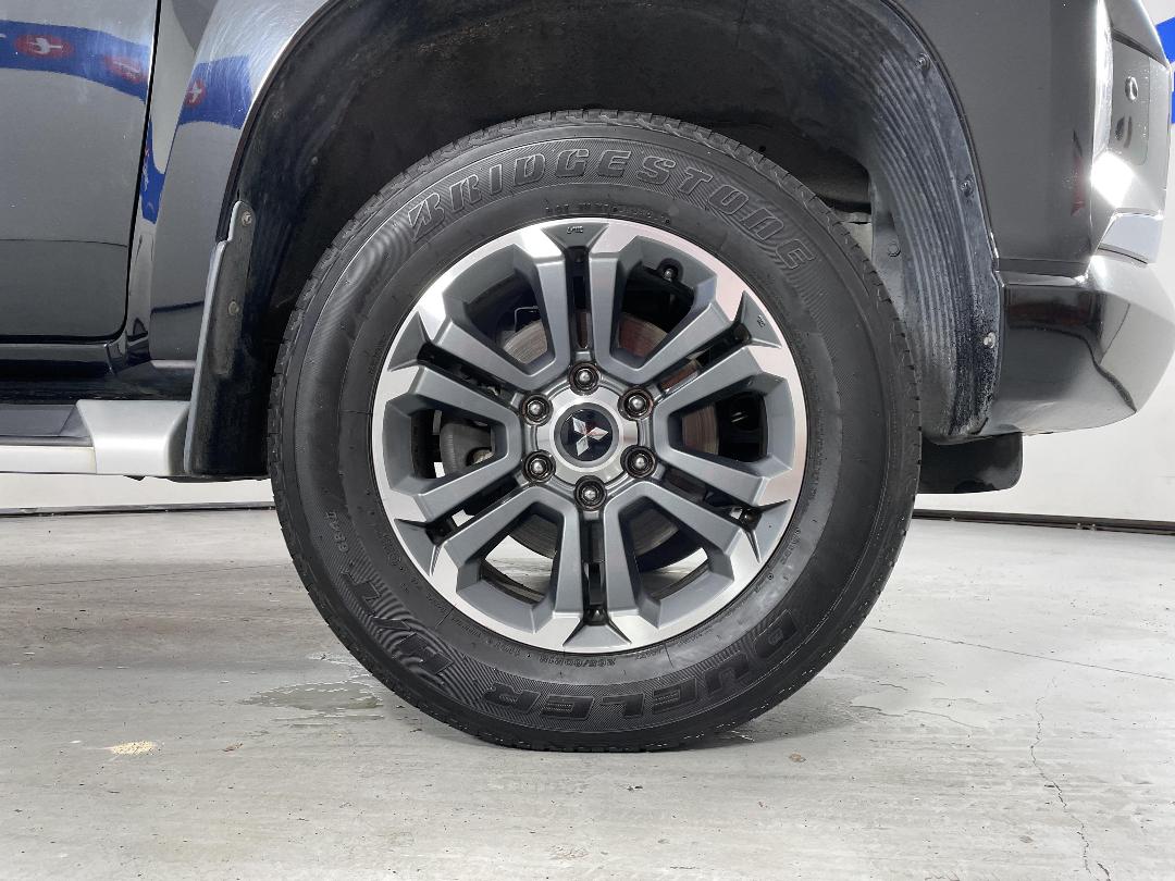 Photo '9' of Mitsubishi Triton