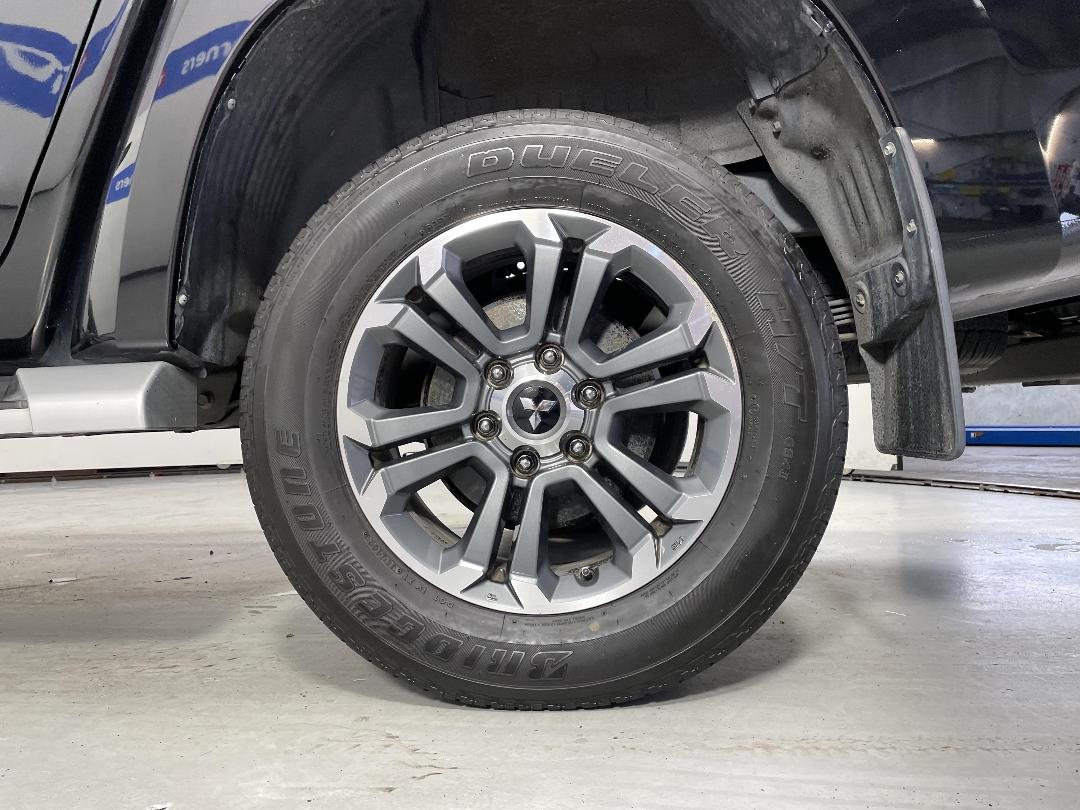 Photo '11' of Mitsubishi Triton