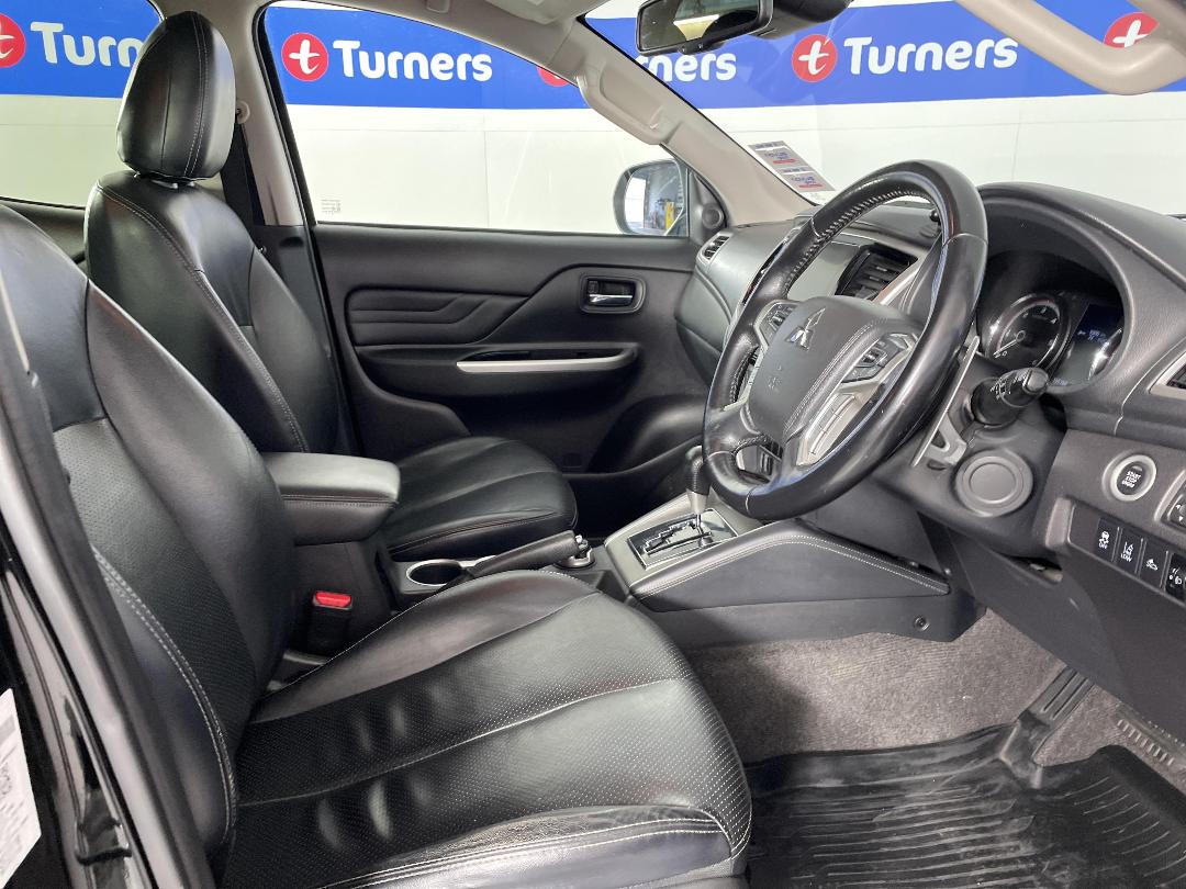 Photo '16' of Mitsubishi Triton