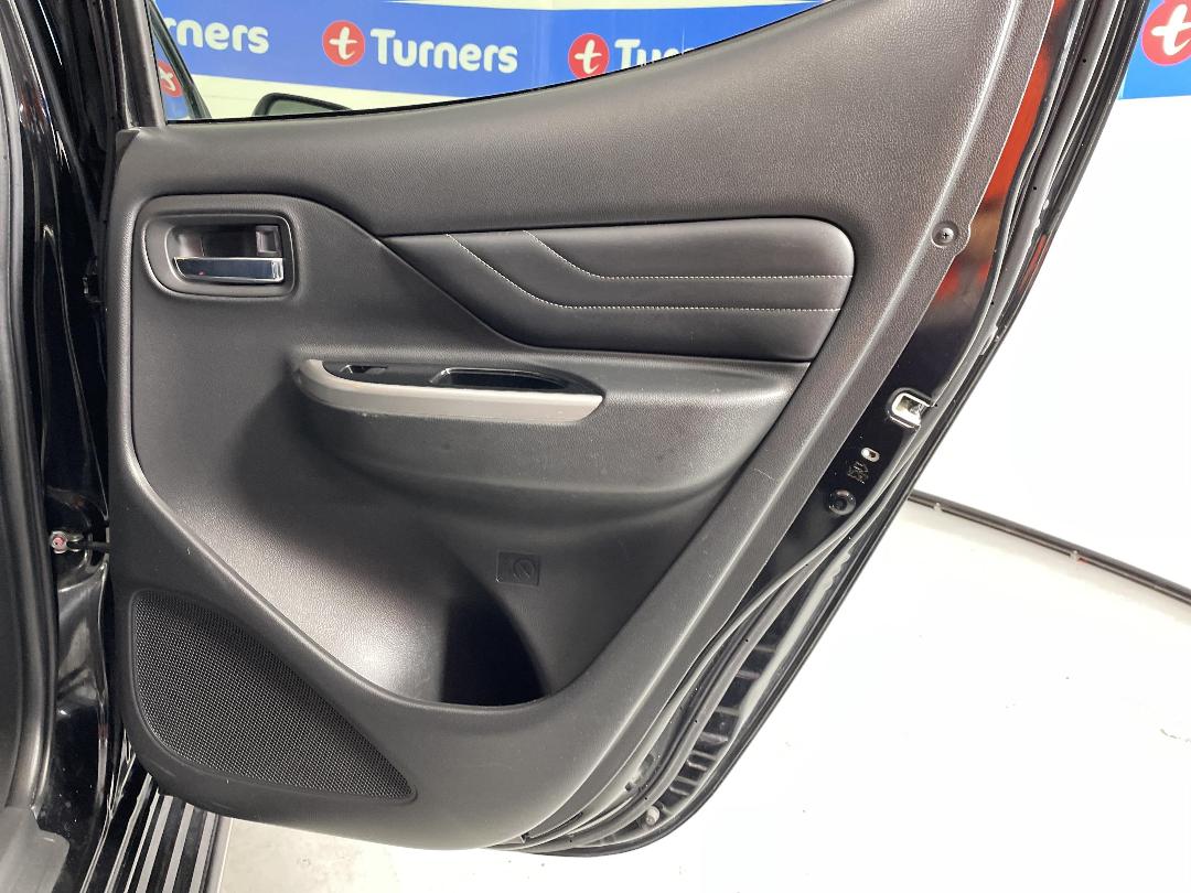 Photo '19' of Mitsubishi Triton