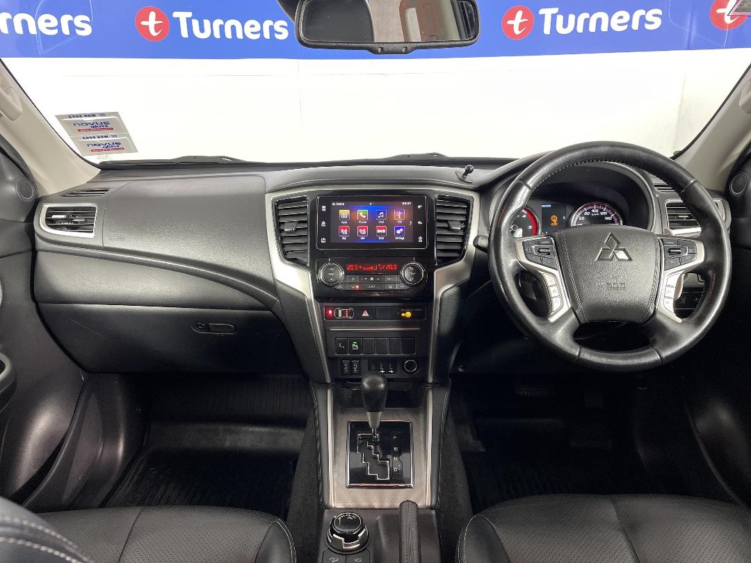 Photo '17' of Mitsubishi Triton