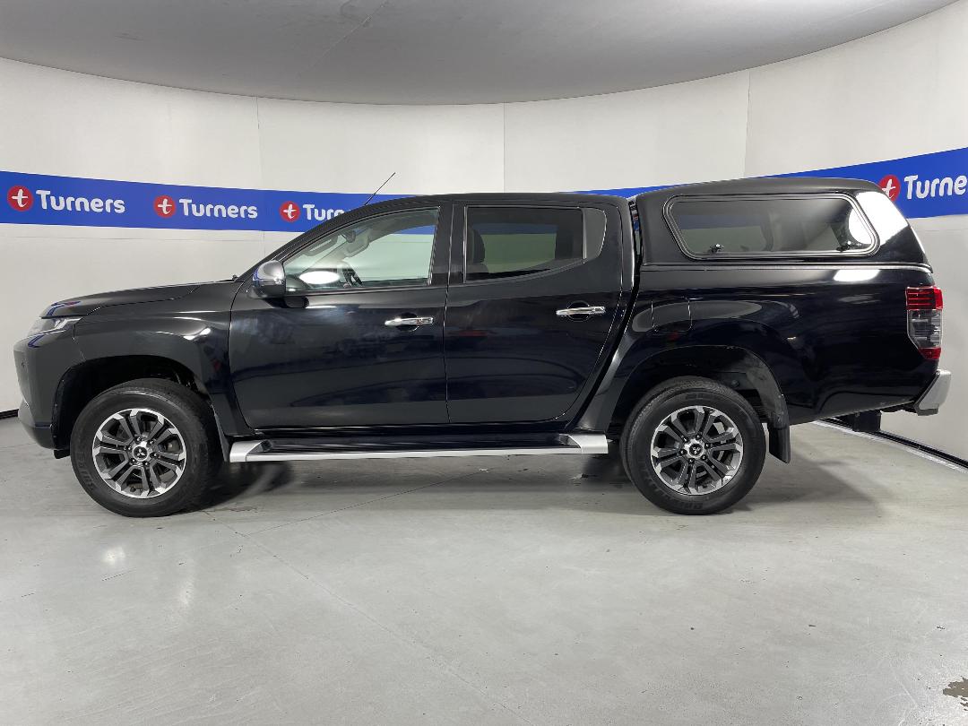 Photo '24' of Mitsubishi Triton