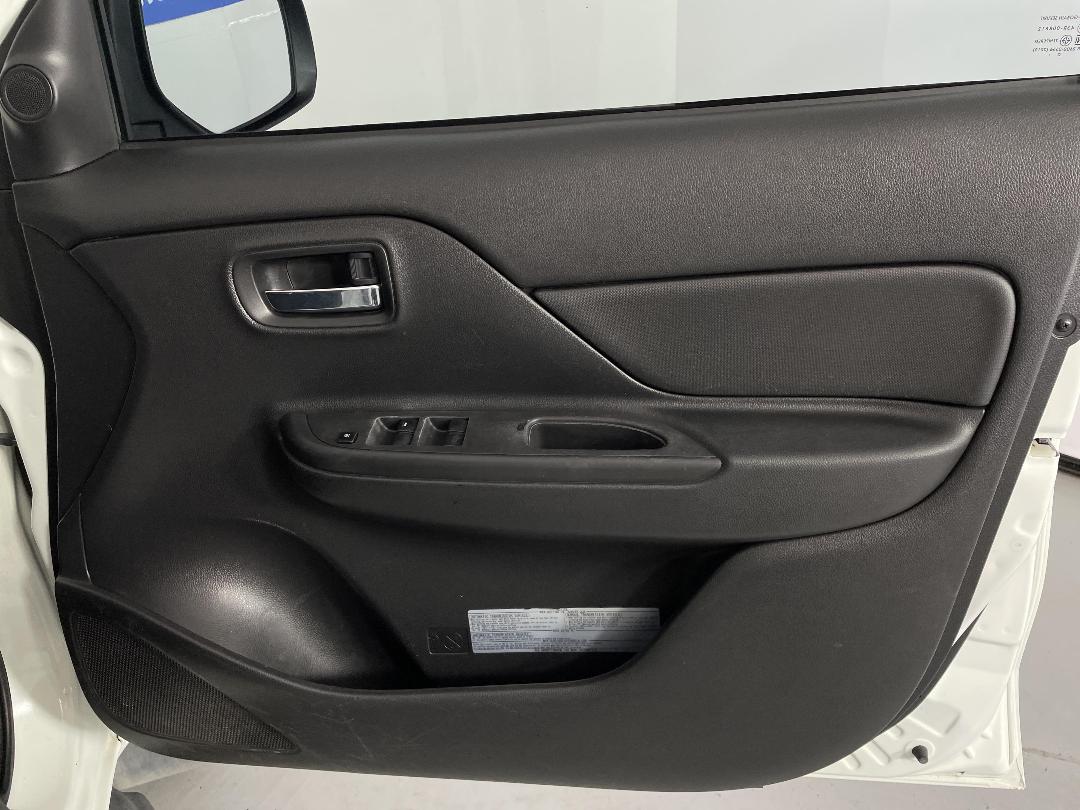 Photo '15' of Mitsubishi Triton Photo '15' of Mitsubishi Triton