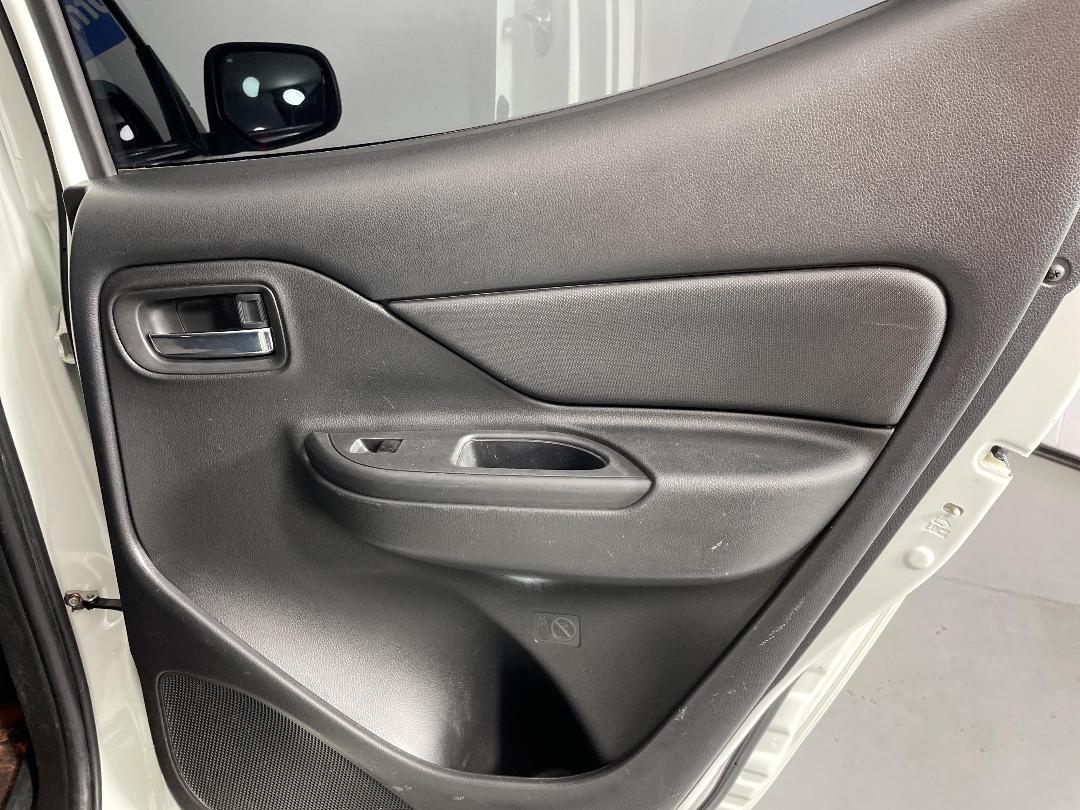 Photo '19' of Mitsubishi Triton Photo '19' of Mitsubishi Triton