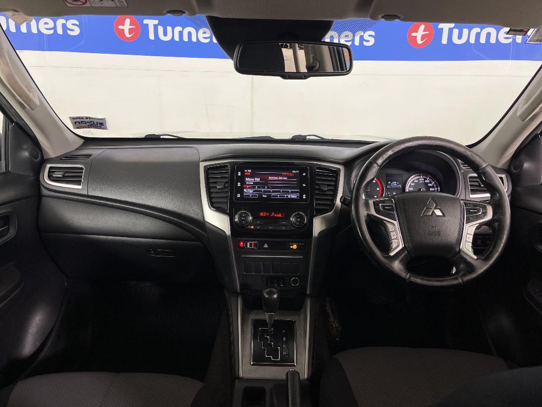 Photo '17' of Mitsubishi Triton