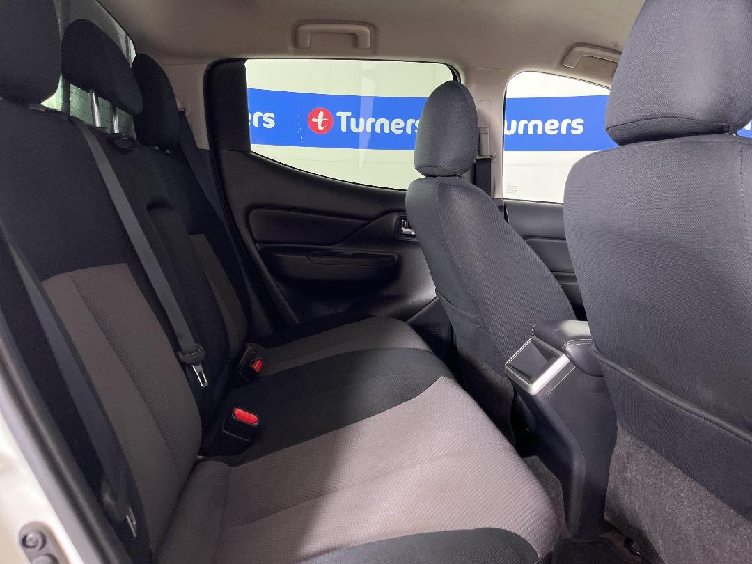 Photo '20' of Mitsubishi Triton