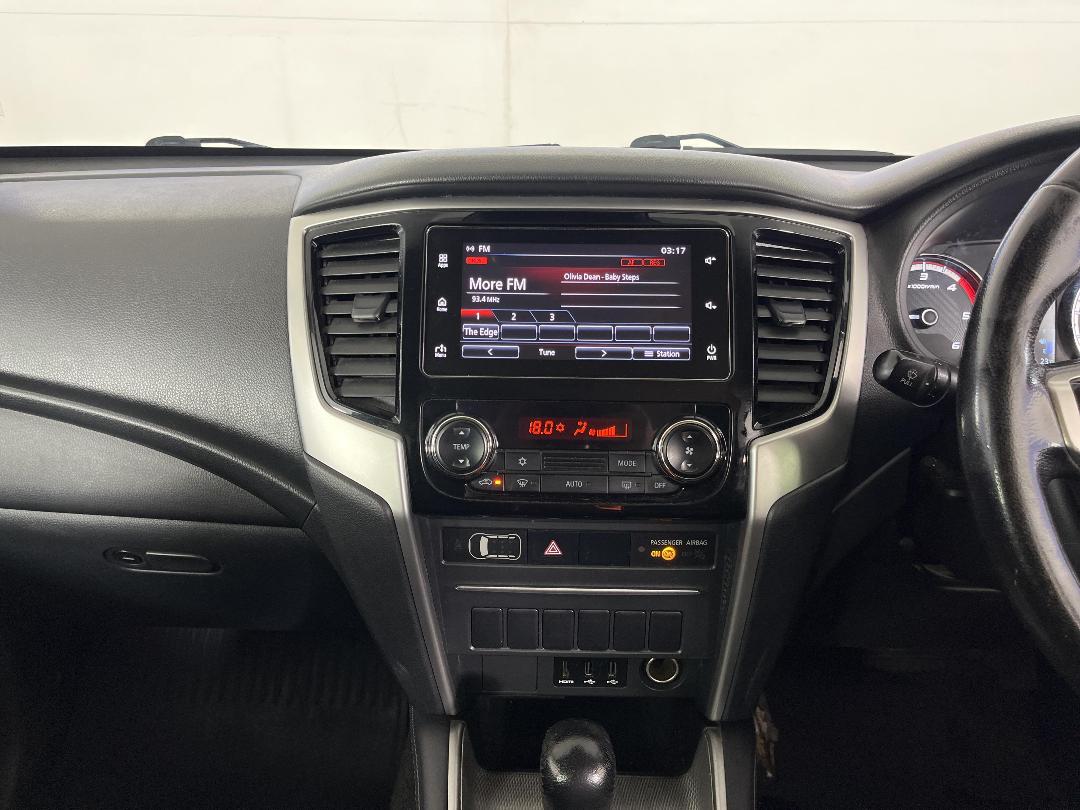 Photo '18' of Mitsubishi Triton