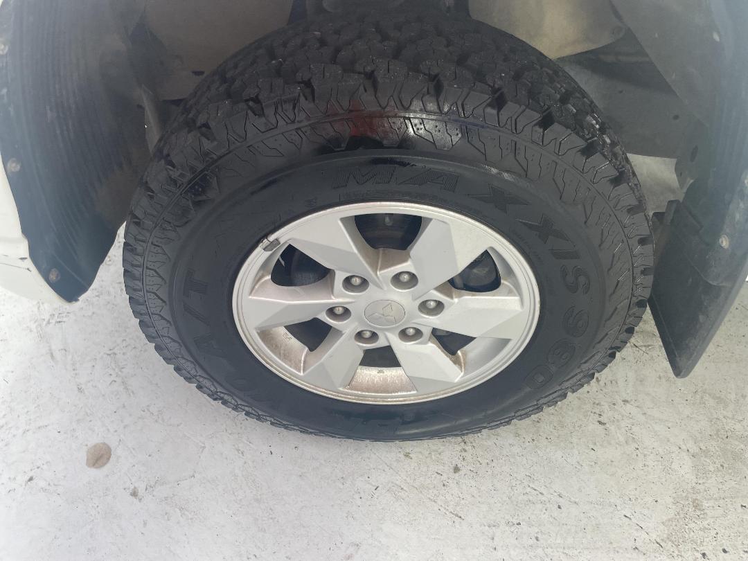 Photo '10' of Mitsubishi Triton