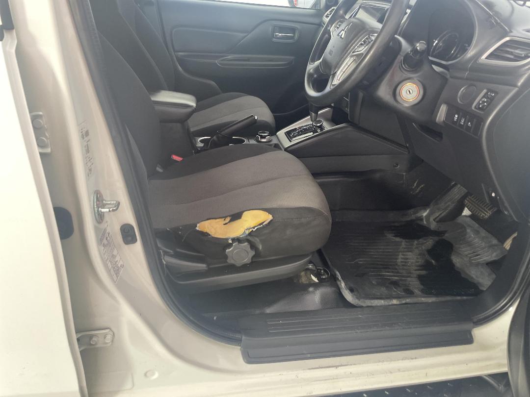 Photo '15' of Mitsubishi Triton