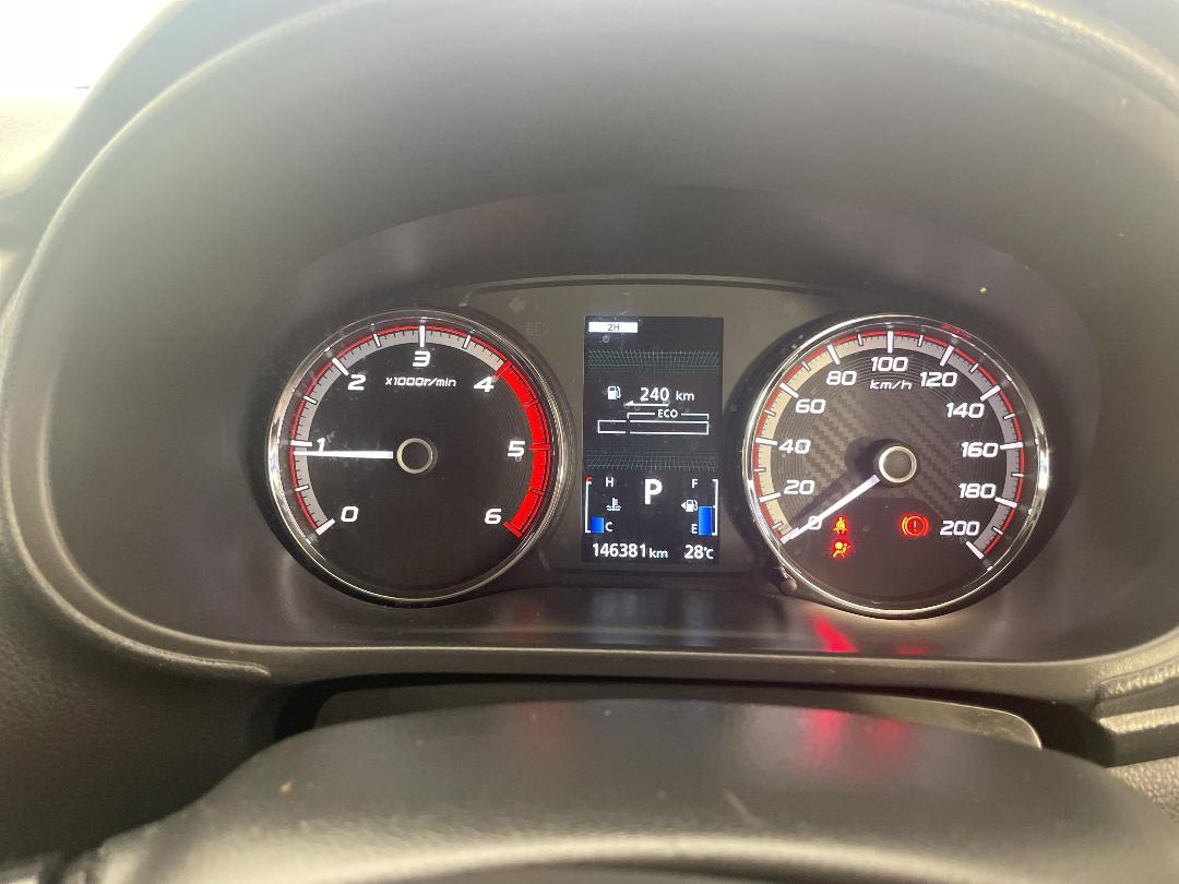 Photo '20' of Mitsubishi Triton