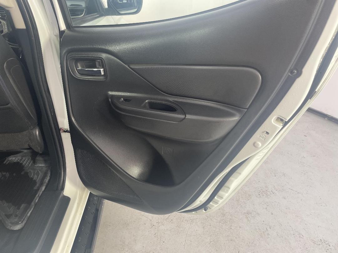 Photo '18' of Mitsubishi Triton