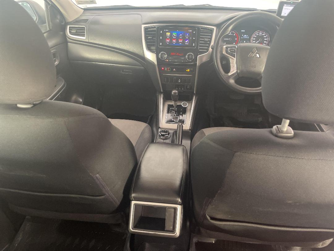 Photo '17' of Mitsubishi Triton