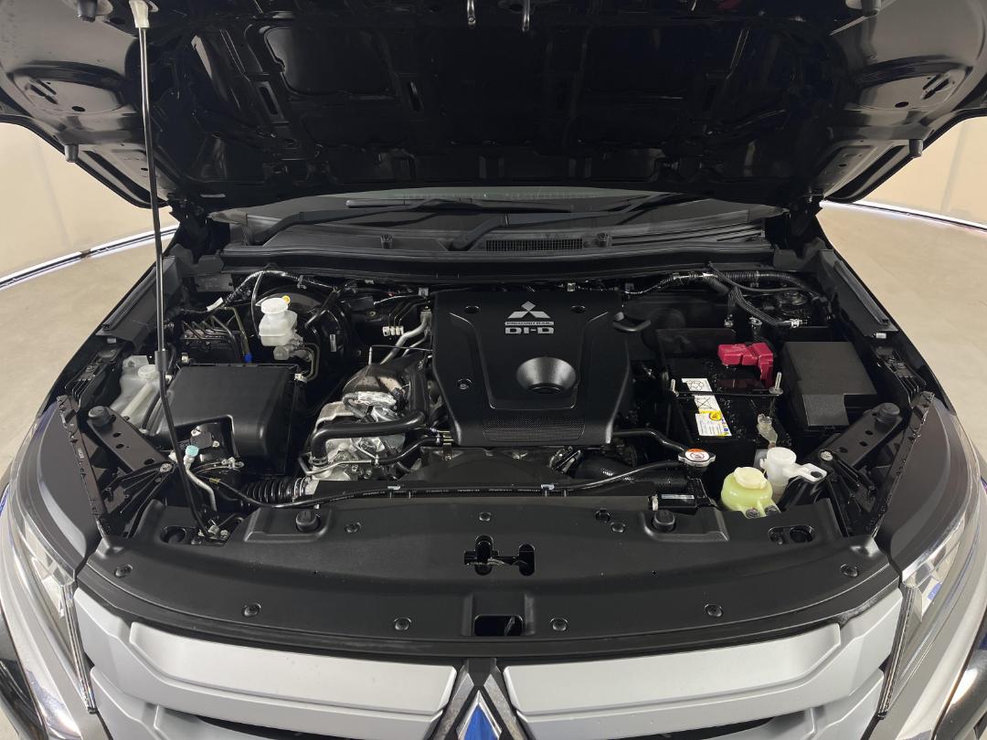 Photo '13' of Mitsubishi Triton