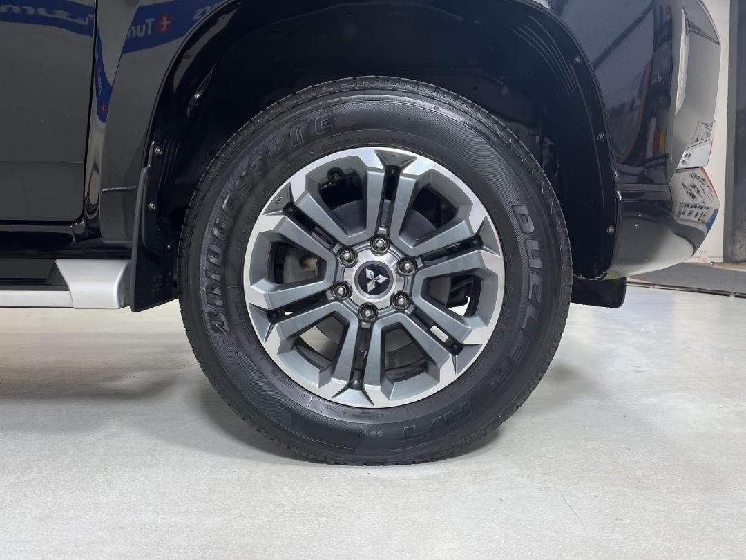 Photo '9' of Mitsubishi Triton